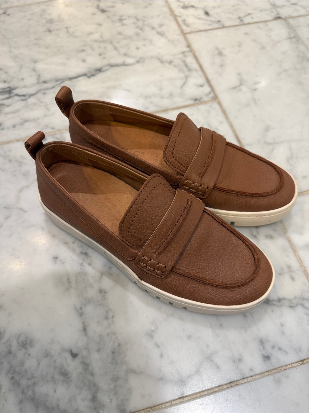 Vionic Women’s Loafer in brown - Like New - Size 5